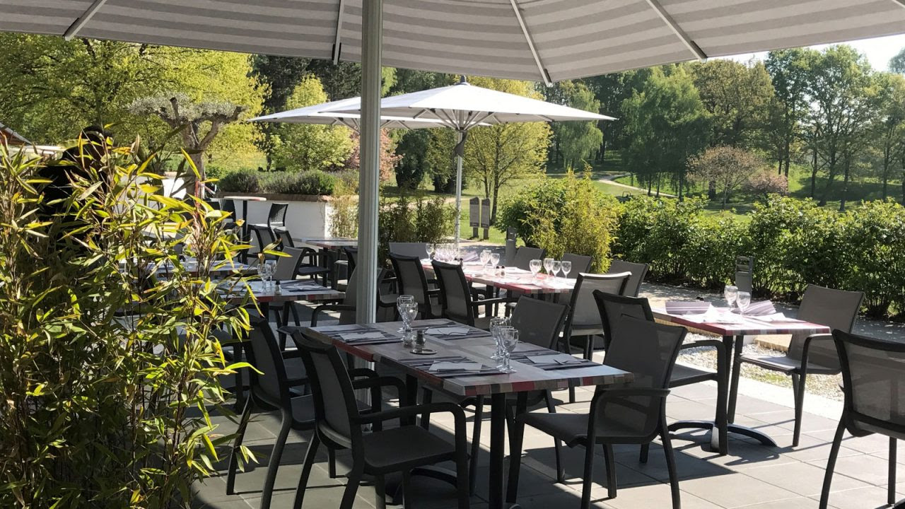 Photo de la terrasse du Golf de Feucherolles